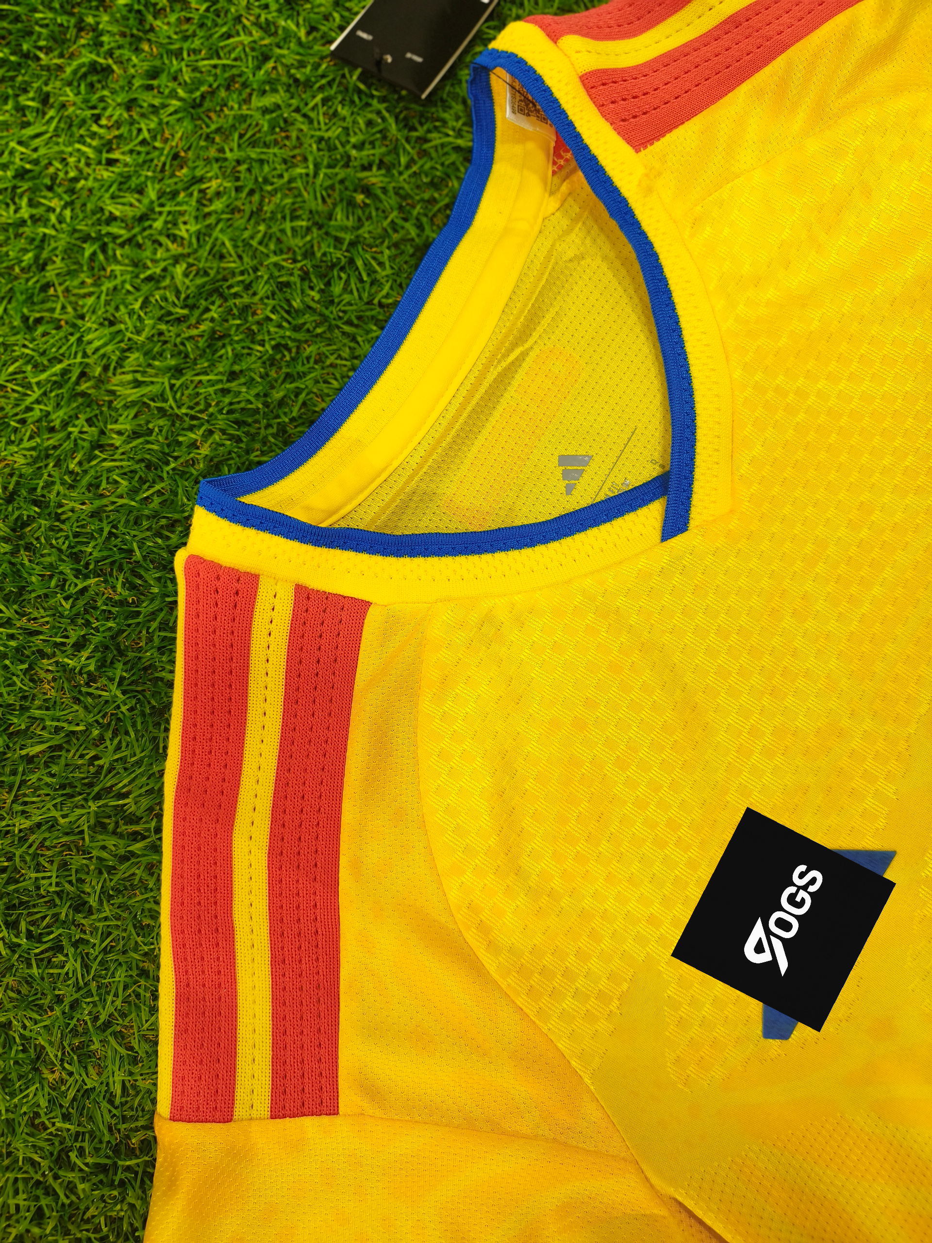 CAMISETA LOCAL SELECCIÓN COLOMBIA 26 VERSIÓN JUGADOR.